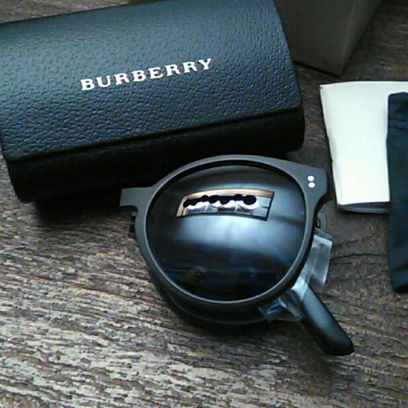 Sunglasses - Picture 3 of 5